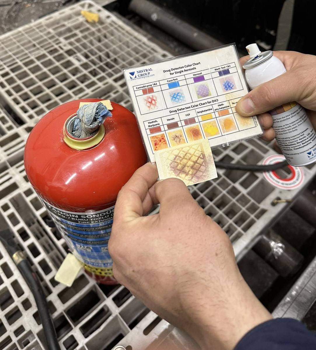  Контрабанда на хероин в пожоарогасител 